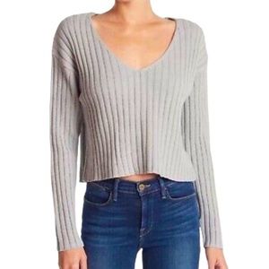 Abound Nordstrom Ribbed Knit V
Neck Cropped Sweater Grey
Heather Small NWT